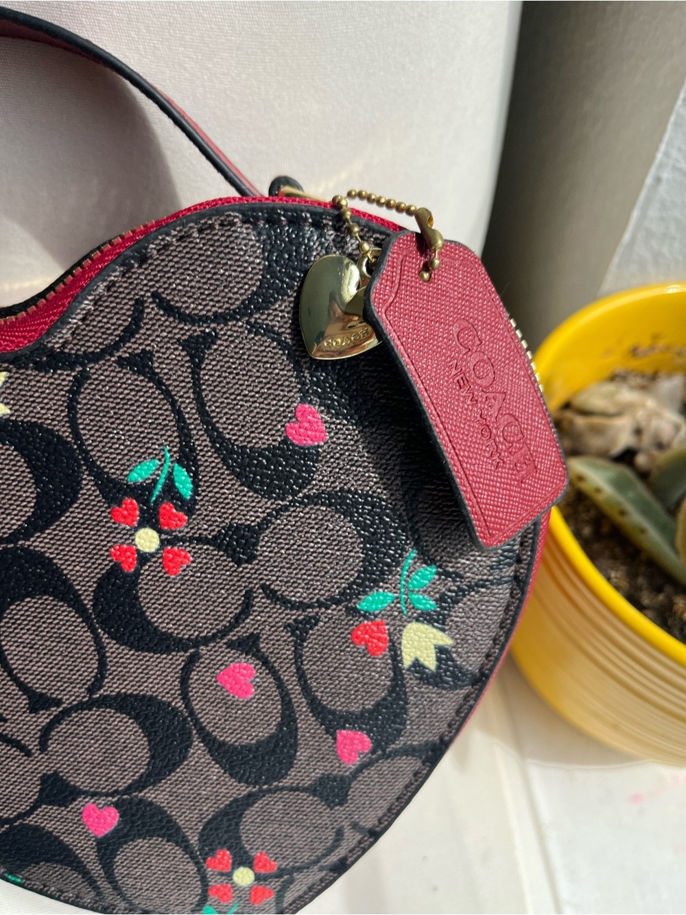 Coach Heart-Shaped Signature Canvas Wristlet in Red Floral - Picture 5 of 15